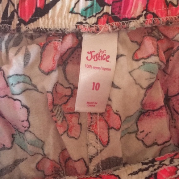 A girls size ten Hawaiian flower print short - Picture 2 of 2
